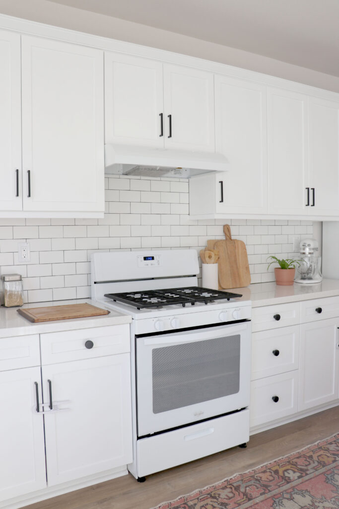 White Farmhouse Kitchen with Basic Range