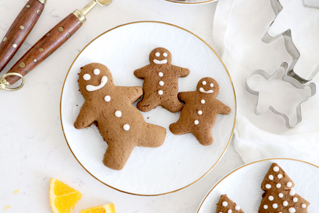 White plates with gingerbread cookies.