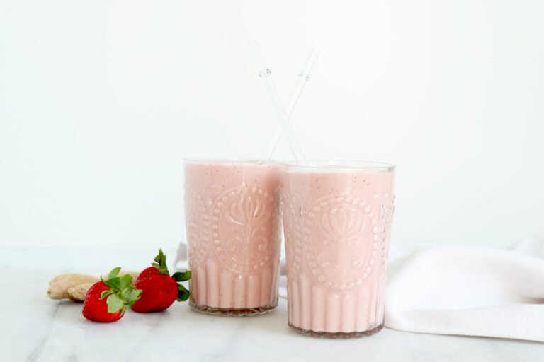 STRAWBERRY GRAPEFRUIT COCONUT SMOOTHIE